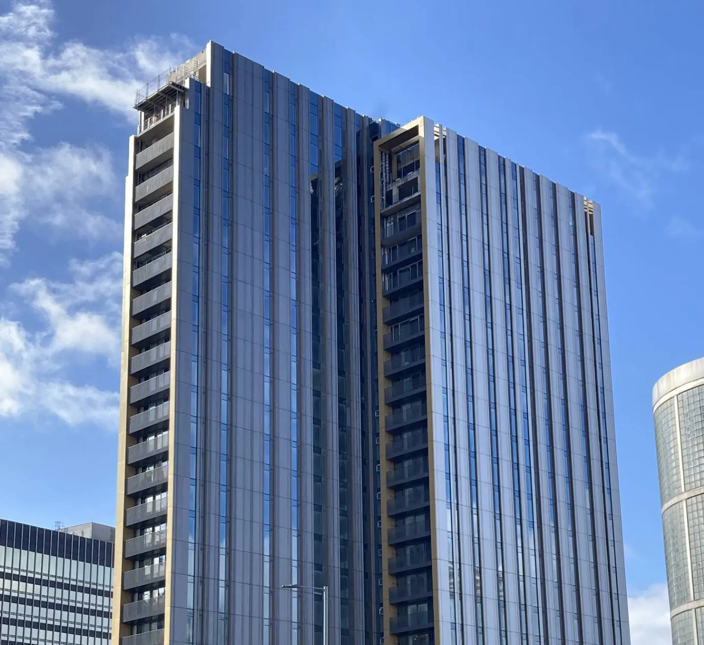 The A2 EazyDeck XL aluminium decking range is designed to provide a stylish, maintenance-free alternative to timber and composite boards. Perfectly suited for contemporary garden landscaping, domestic balconies and commercial projects, our non-combustible aluminium decking offers the ultimate peace of mind with its superior A2 fire rating and slip-resistant surface.
Unlike traditional decking, the EazyDeck XL system will not rot, warp, or splinter over time, retaining its sleek appearance with minimal upkeep for decades. Whether you are looking for a weatherproof solution for a garden terrace or a safe, sustainable decking option for a modern renovation, our aluminium boards deliver a high-end finish that combines safety, longevity, and effortless installation.
Learn more about the EazyDeck aluminium range from our sister company, BM Architectural.